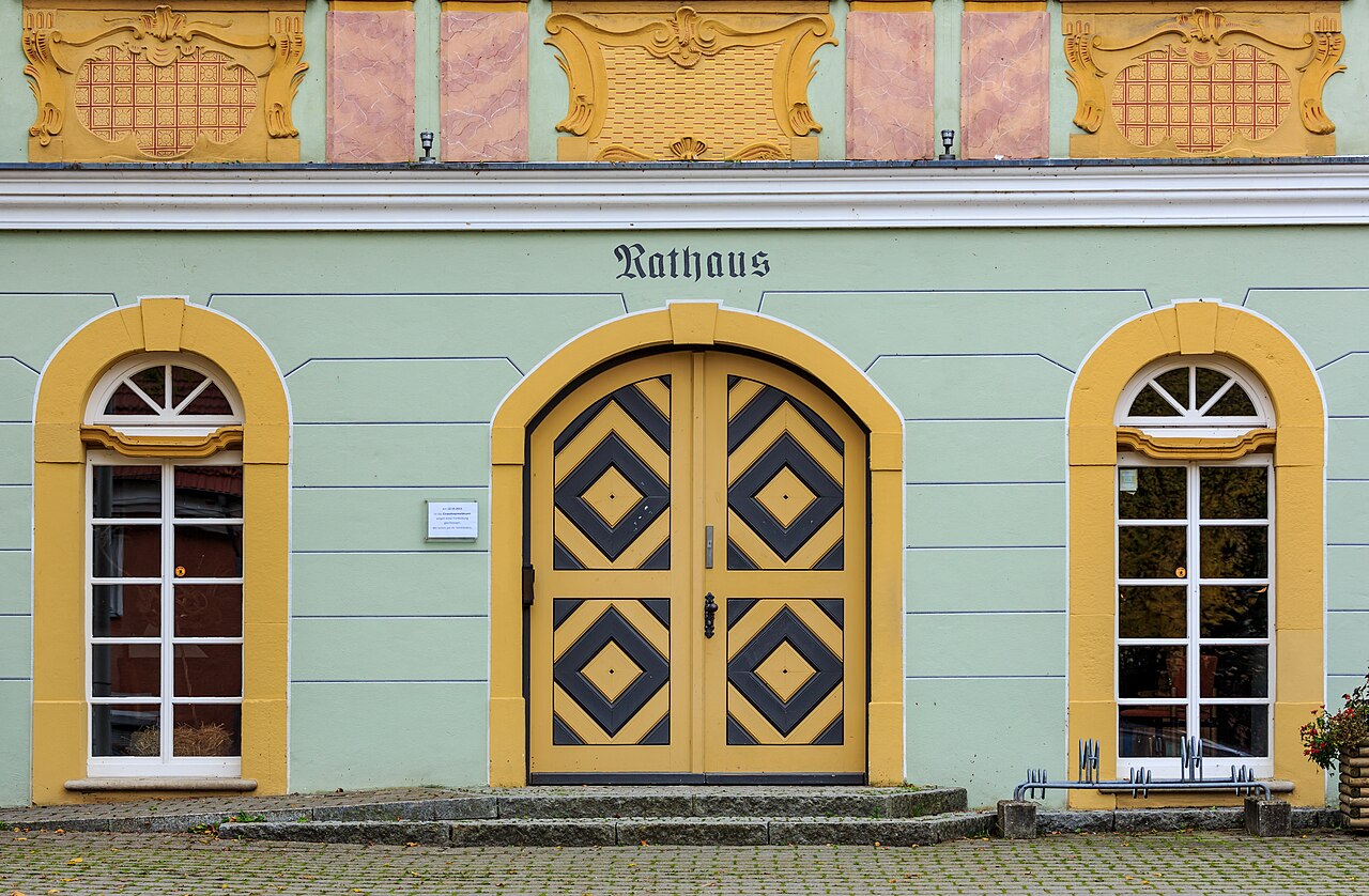 Detail einer historischen Tür am Alten Rathaus Königsbronn