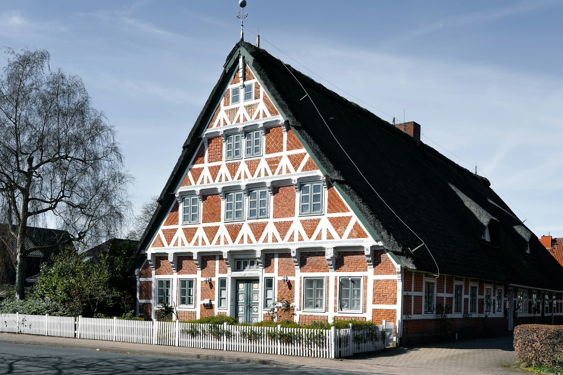 Fachwerkhaus mit steilem Dach